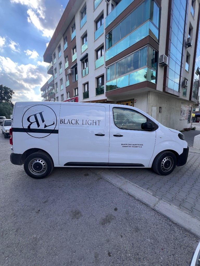 Logolu ticari araç kaplama örneği